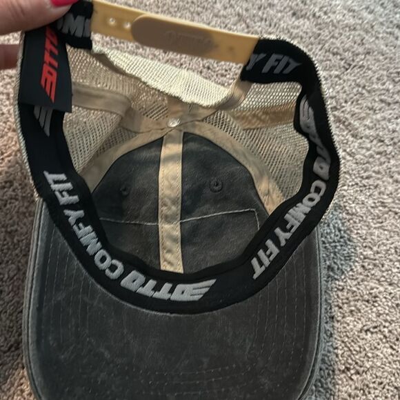 Lucky Bastard Saloon ! Straight from
Nashville! Barely worn! Good condition! - Picture 5 of 5